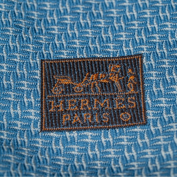 SOLD! Hermes Faconnee H Bicolore tie (New!) - Picture 6 of 7